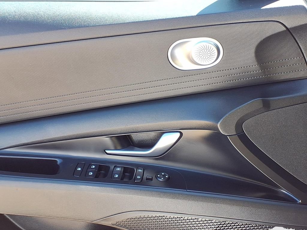 Used 2023 Hyundai Elantra SEL image 13