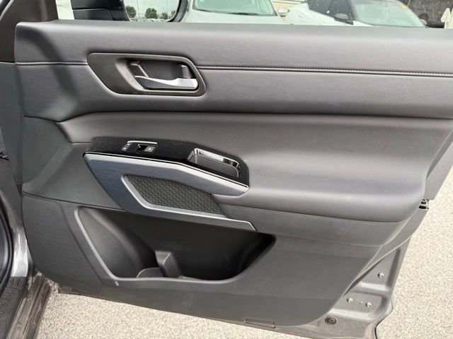 Used 2025 Nissan Pathfinder SL w/ Cargo Package FWD image 14