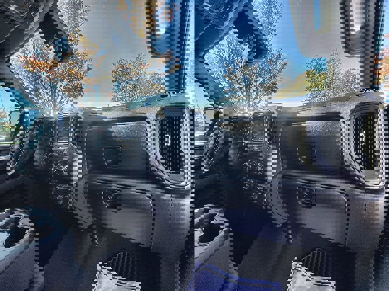 Used 2025 Chevrolet Silverado 2500 Custom w/ Custom Value Package image 28