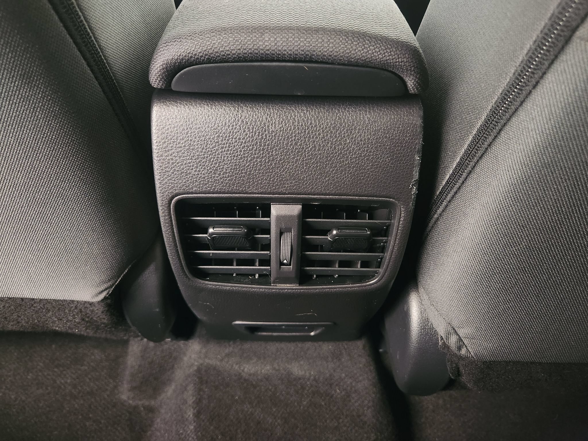 Used 2025 Toyota Corolla Cross LE FWD image 30