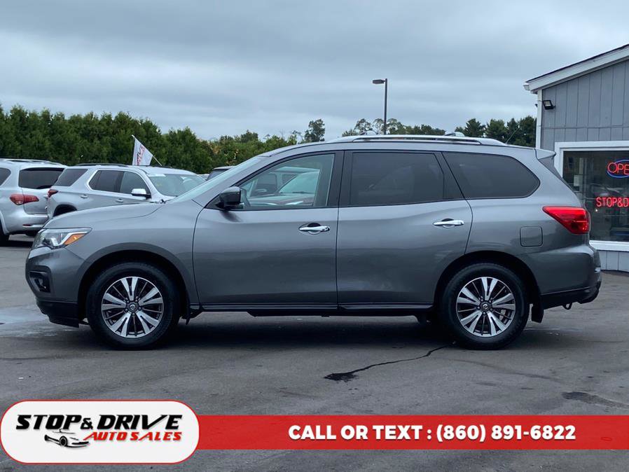 Used 2017 Nissan Pathfinder S image 2