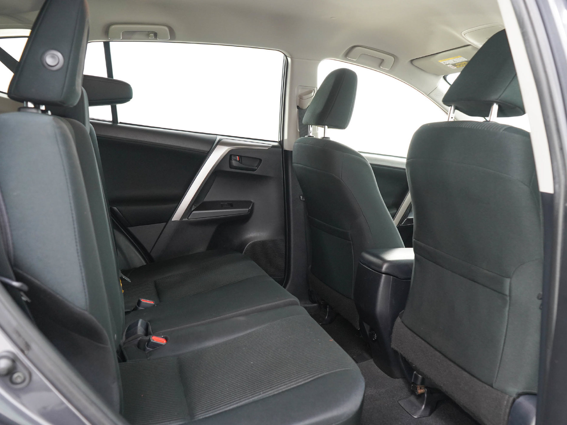 Used 2018 Toyota RAV4 LE w/ All Weather Liner Package AWD/4WD image 13