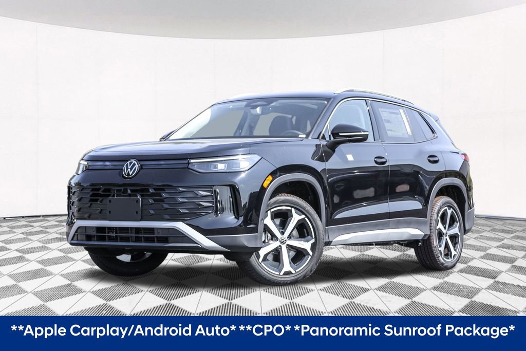 Used 2025 Volkswagen Tiguan SE image 2