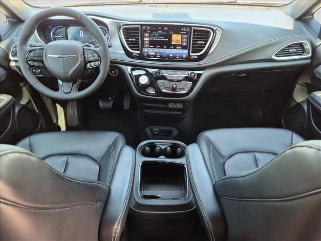 Used 2024 Chrysler Pacifica Limited FWD image 17