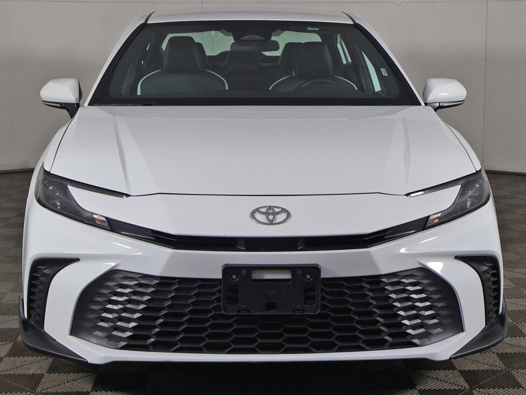 Used 2025 Toyota Camry SE image 9
