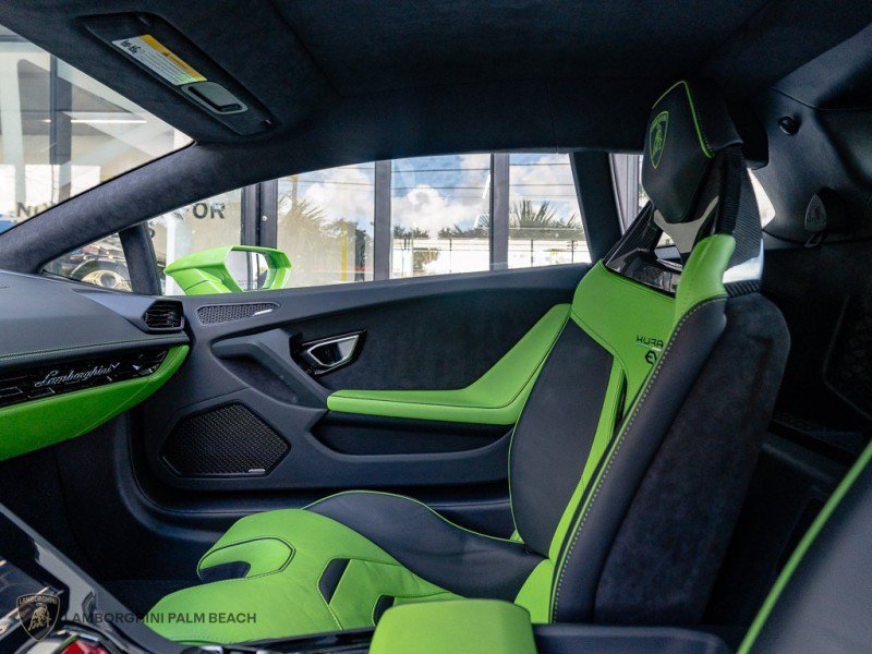 Used 2022 Lamborghini Huracan EVO RWD image 28