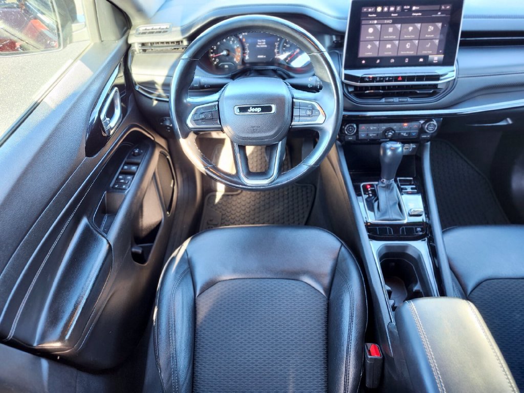 Used 2022 Jeep Compass Latitude w/ Sun and Sound Group AWD/4WD image 13