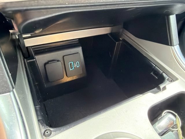 Used 2024 Ford Explorer XLT w/ Equipment Group 202A AWD/4WD image 19