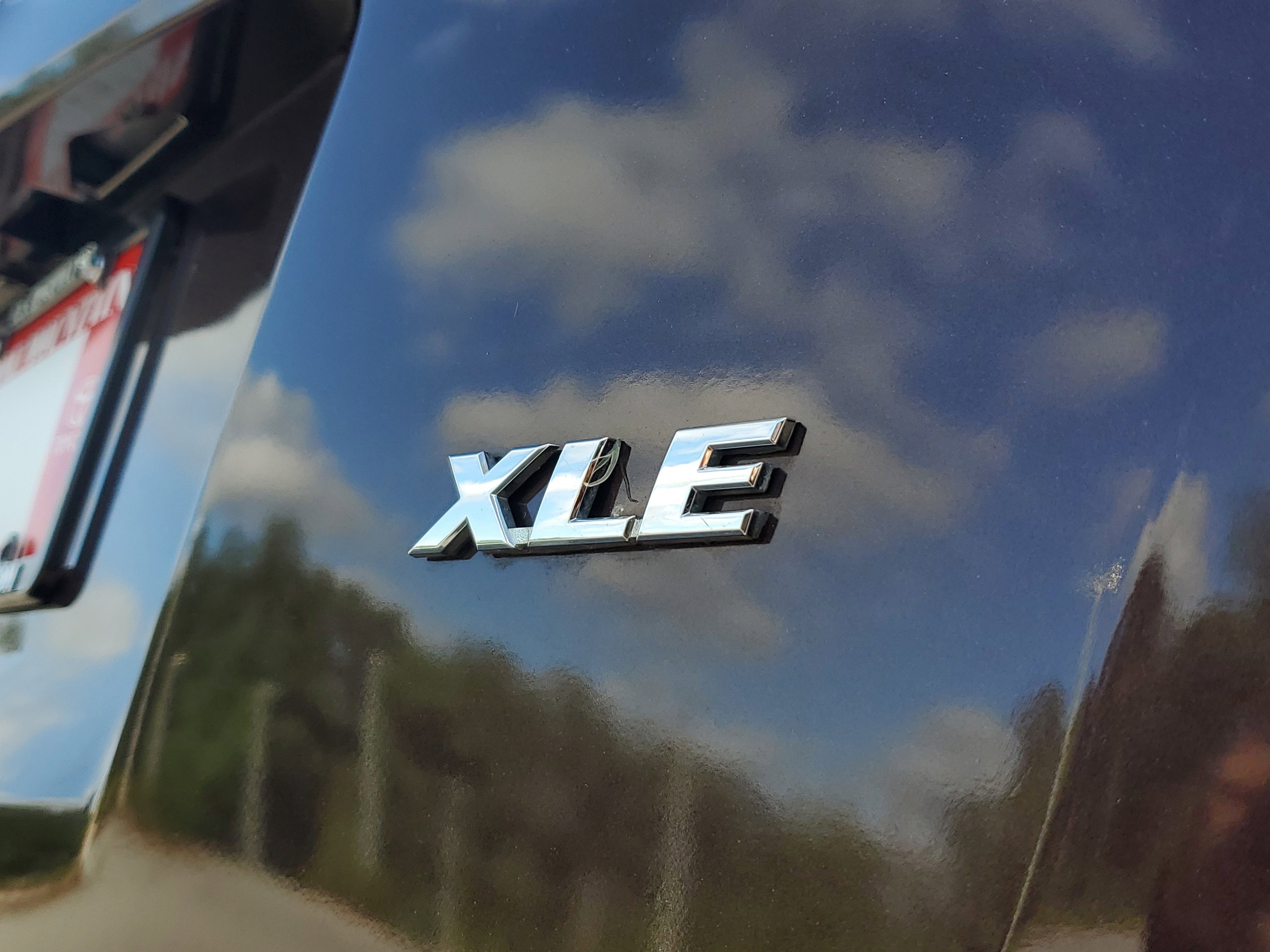 Used 2018 Toyota RAV4 XLE FWD image 7