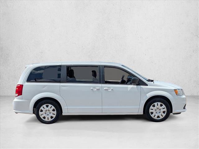 Used 2018 Dodge Grand Caravan SE w/ UConnect Hands-Free Group FWD video 4