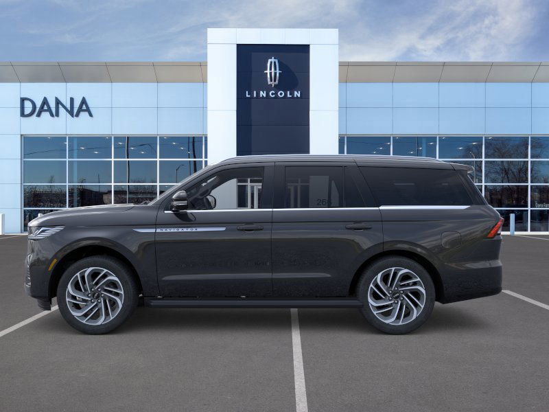 New 2026 Lincoln Navigator Premiere AWD/4WD image 3