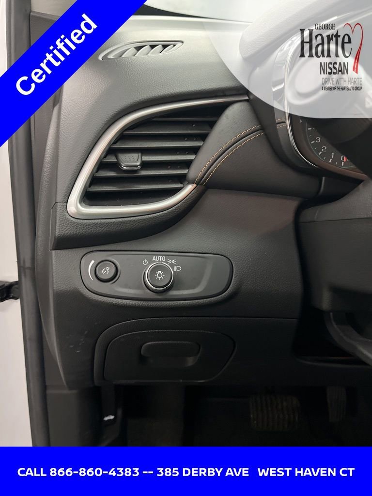 Used 2022 Chevrolet Trax LT w/ LT Convenience Package image 27