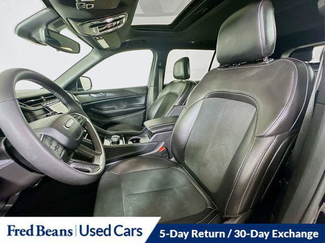 Certified 2025 Jeep Grand Cherokee L Altitude AWD/4WD image 27