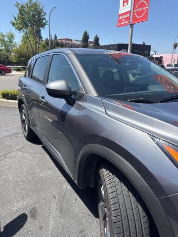 Certified 2025 Nissan Rogue SV FWD image 6