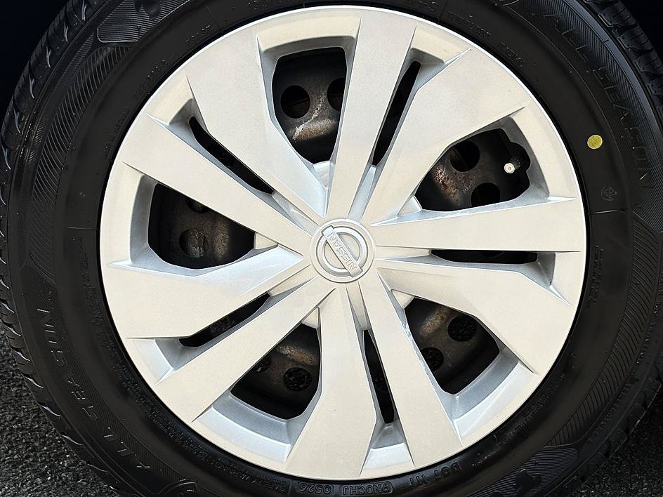 Used 2021 Nissan Versa S FWD image 8