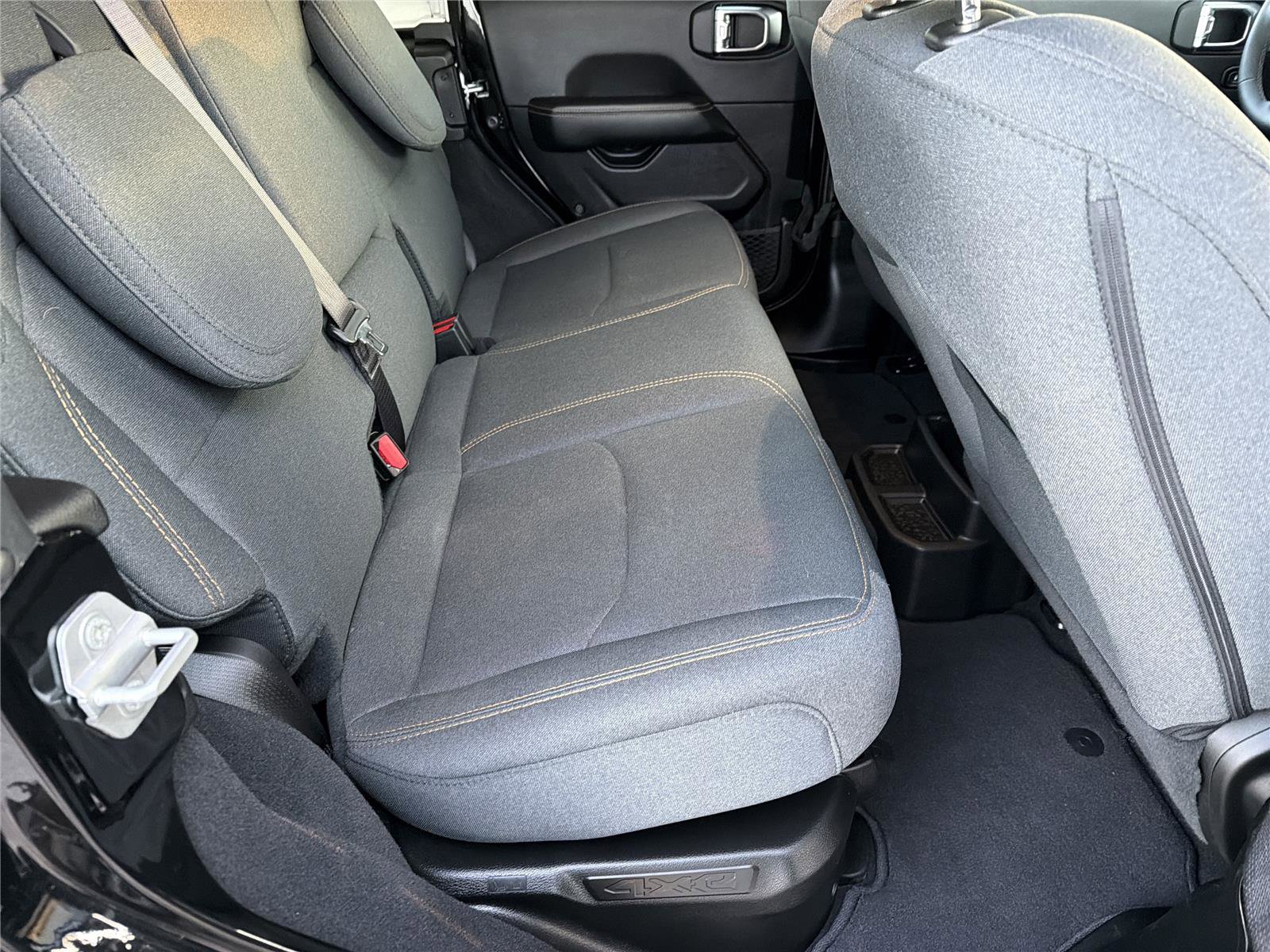 Used 2025 Jeep Wrangler Sahara image 16