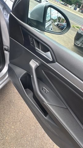 Used 2024 Volkswagen Jetta SE FWD image 22
