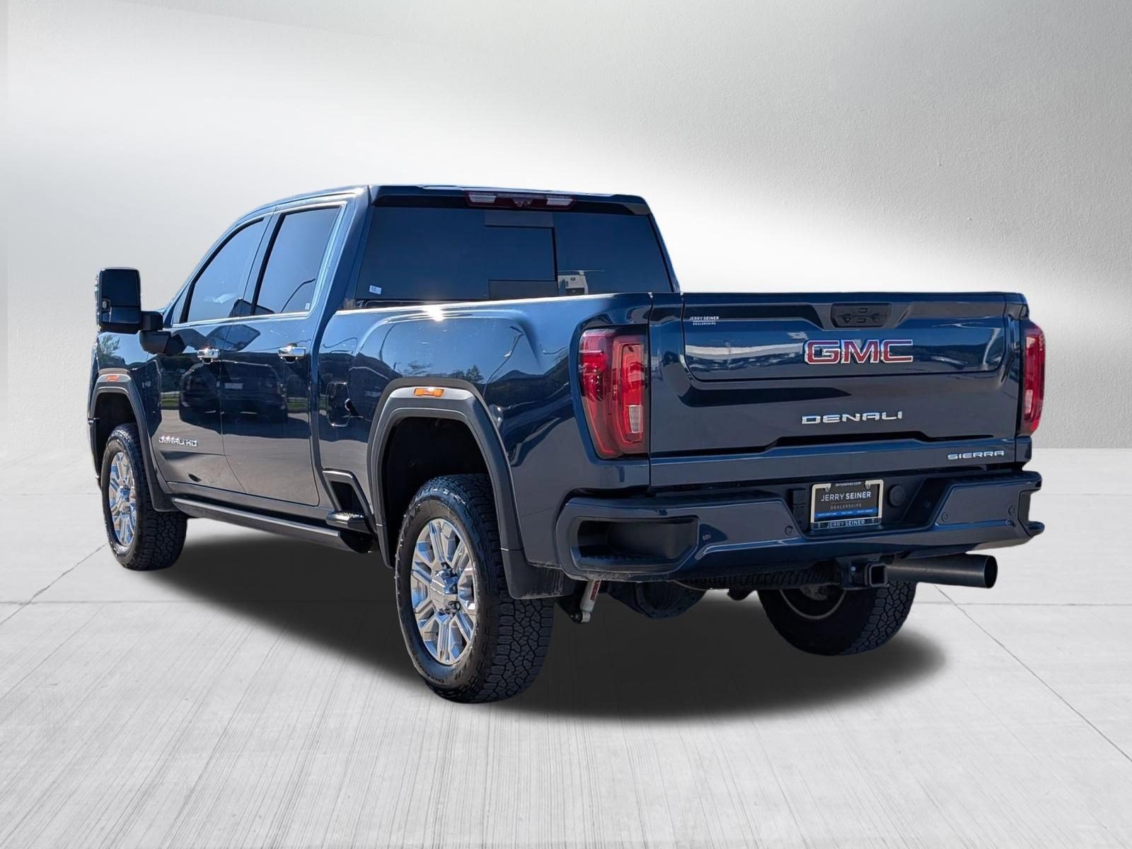 Used 2023 GMC Sierra 3500 Denali w/ Denali Ultimate Package image 4