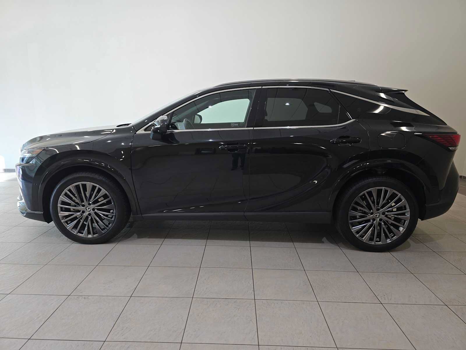 Used 2025 Lexus RX 450h AWD w/ Convenience Package image 3