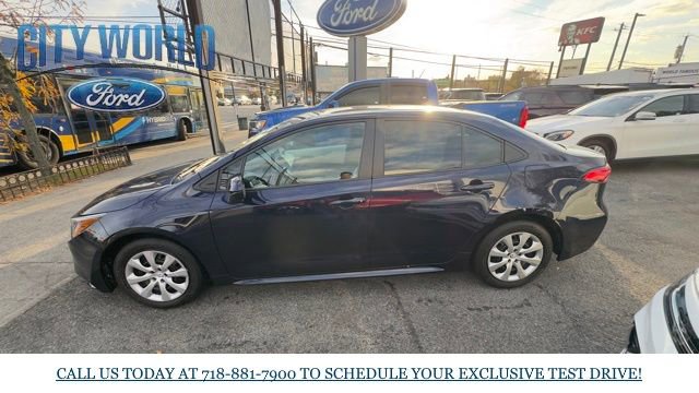 Used 2025 Toyota Corolla LE w/ Convenience Package image 2