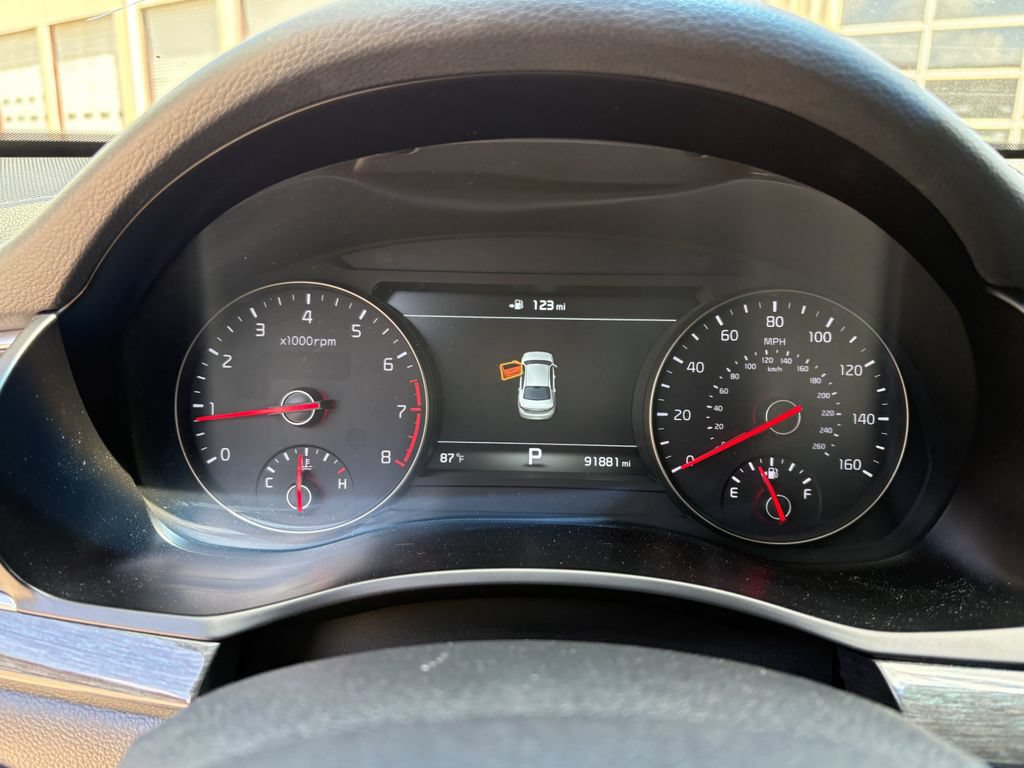 Used 2018 Kia Cadenza Limited FWD image 18