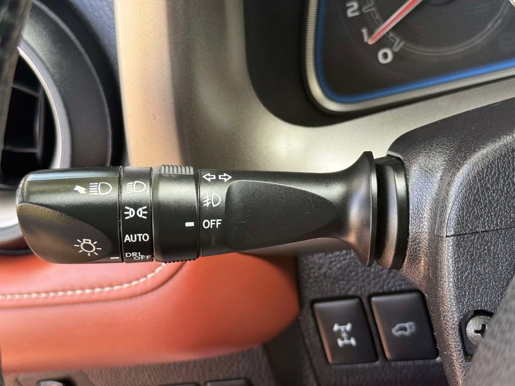 Used 2015 Toyota RAV4 Limited w/ Technology Package AWD/4WD image 27