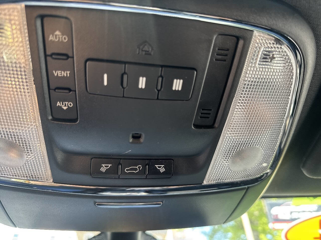 Used 2014 Jeep Grand Cherokee Altitude AWD/4WD image 10