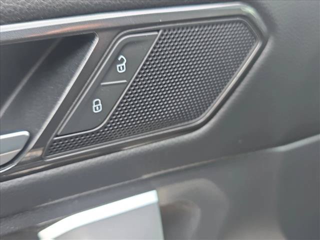 Used 2024 Volkswagen Tiguan SE FWD image 9