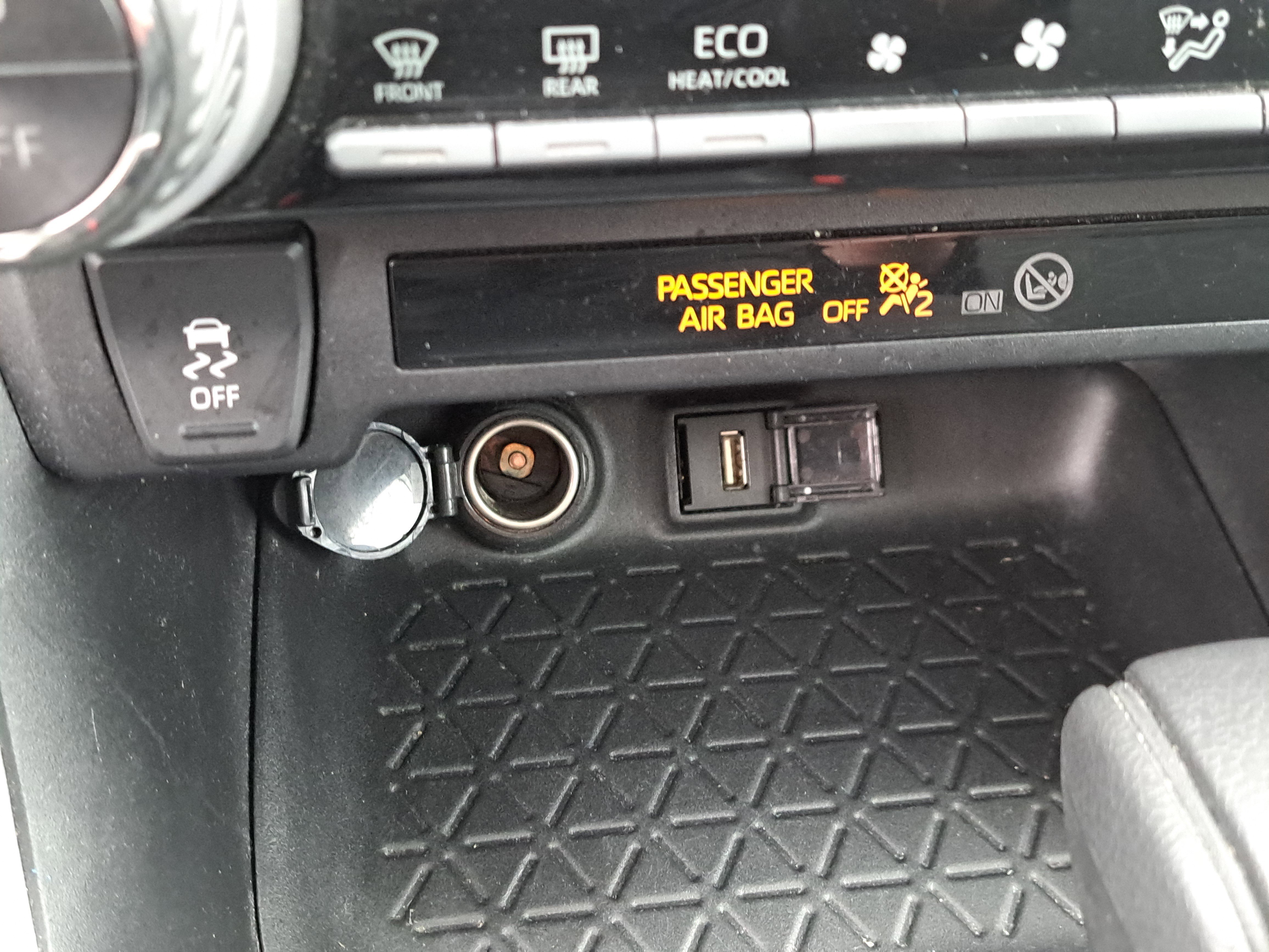 Used 2021 Toyota RAV4 XLE image 26