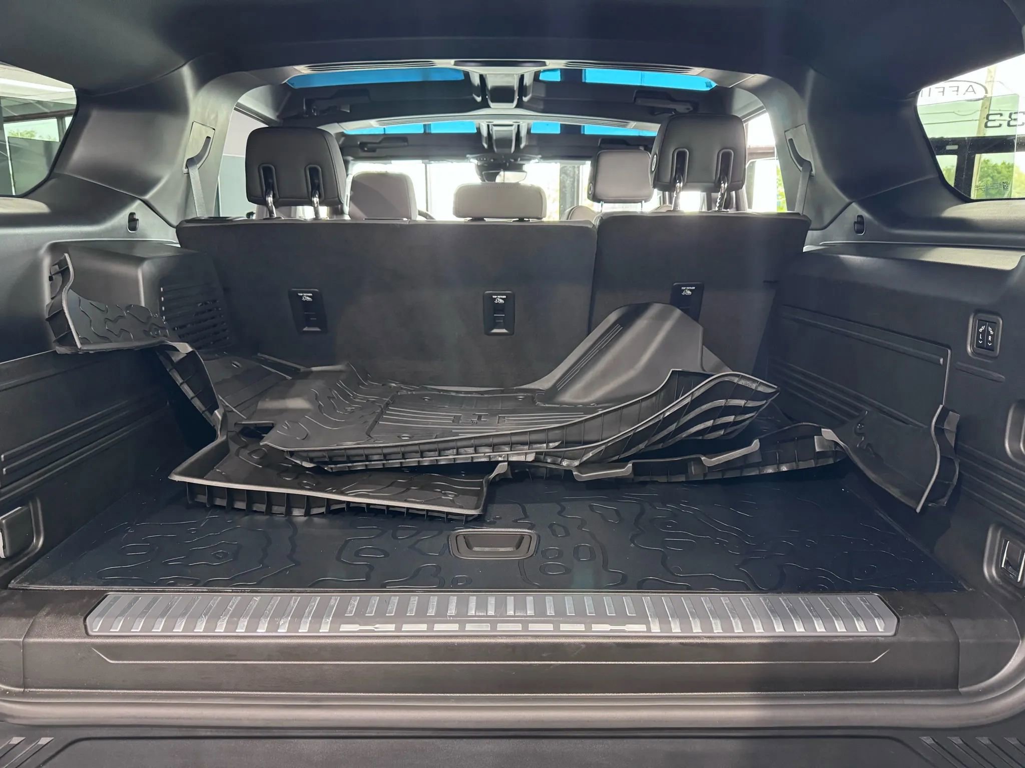 Used 2024 GMC Hummer EV 2X w/ LPO, Illumination Package image 22