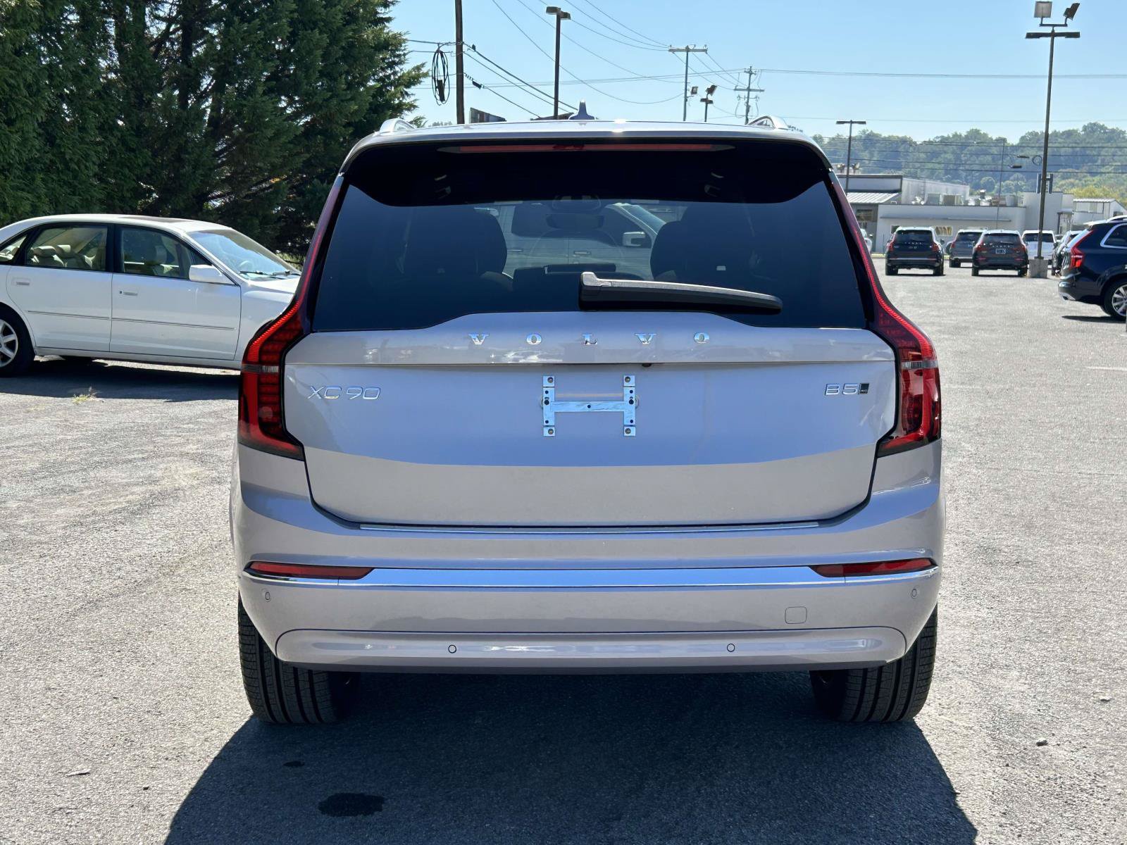 New 2026 Volvo XC90 B5 Plus w/ Protection Package Premier AWD/4WD image 4