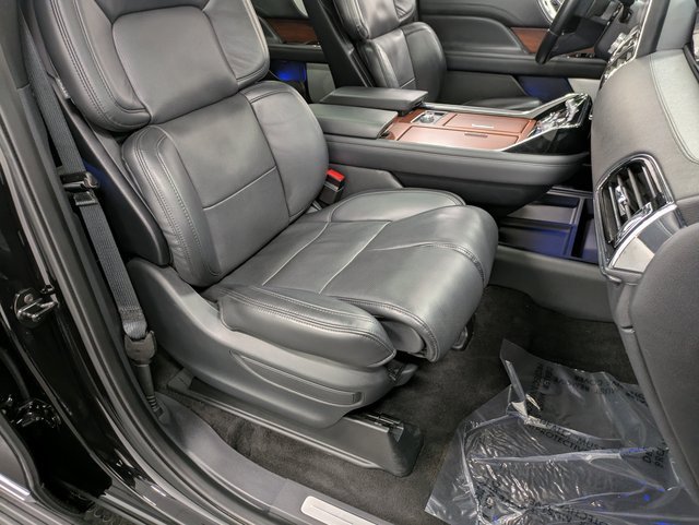 Used 2022 Lincoln Navigator Reserve image 28