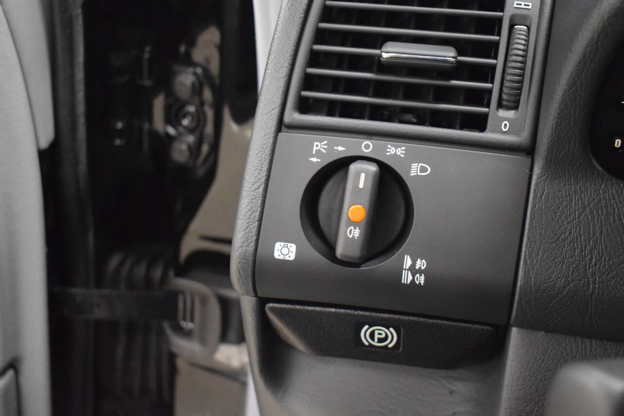 Used 2000 Mercedes-Benz C 230 image 40