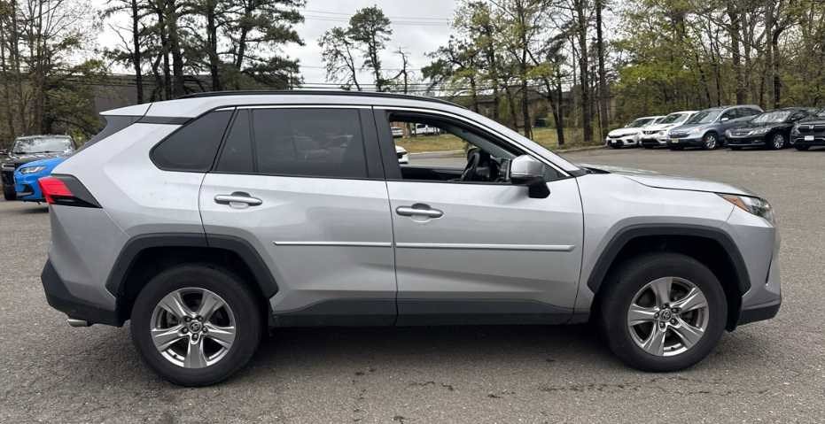 Used 2023 Toyota RAV4 XLE AWD/4WD image 4