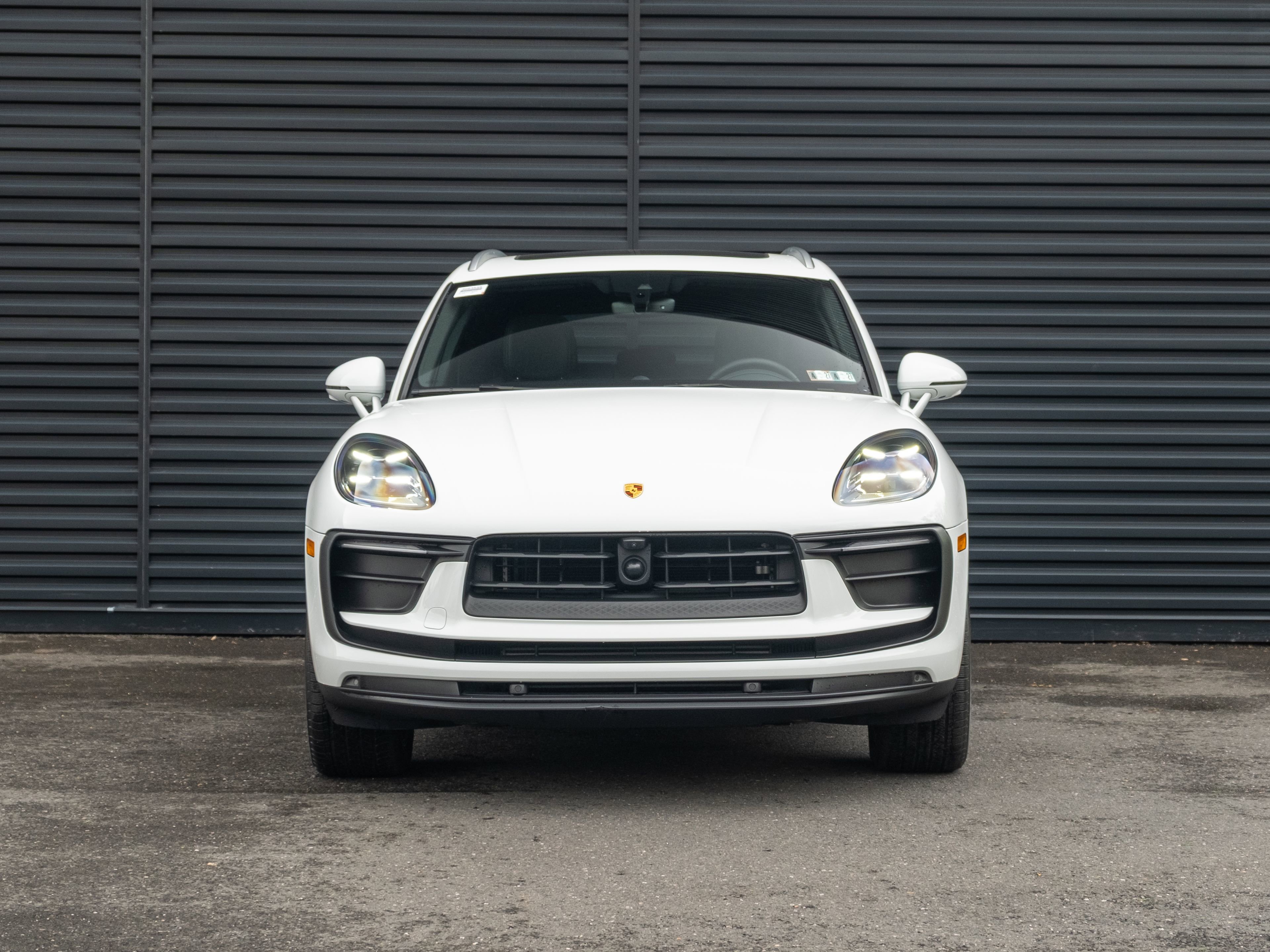 Certified 2023 Porsche Macan AWD/4WD image 10