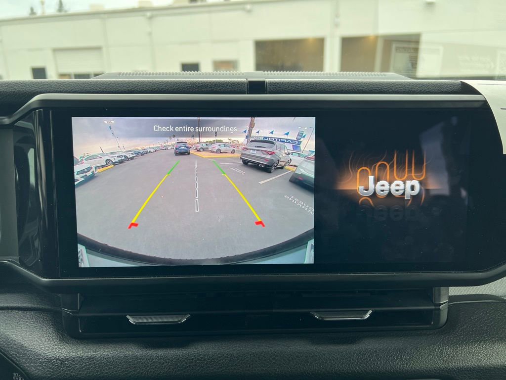 Used 2024 Jeep Wrangler Unlimited w/ Technology Group image 25