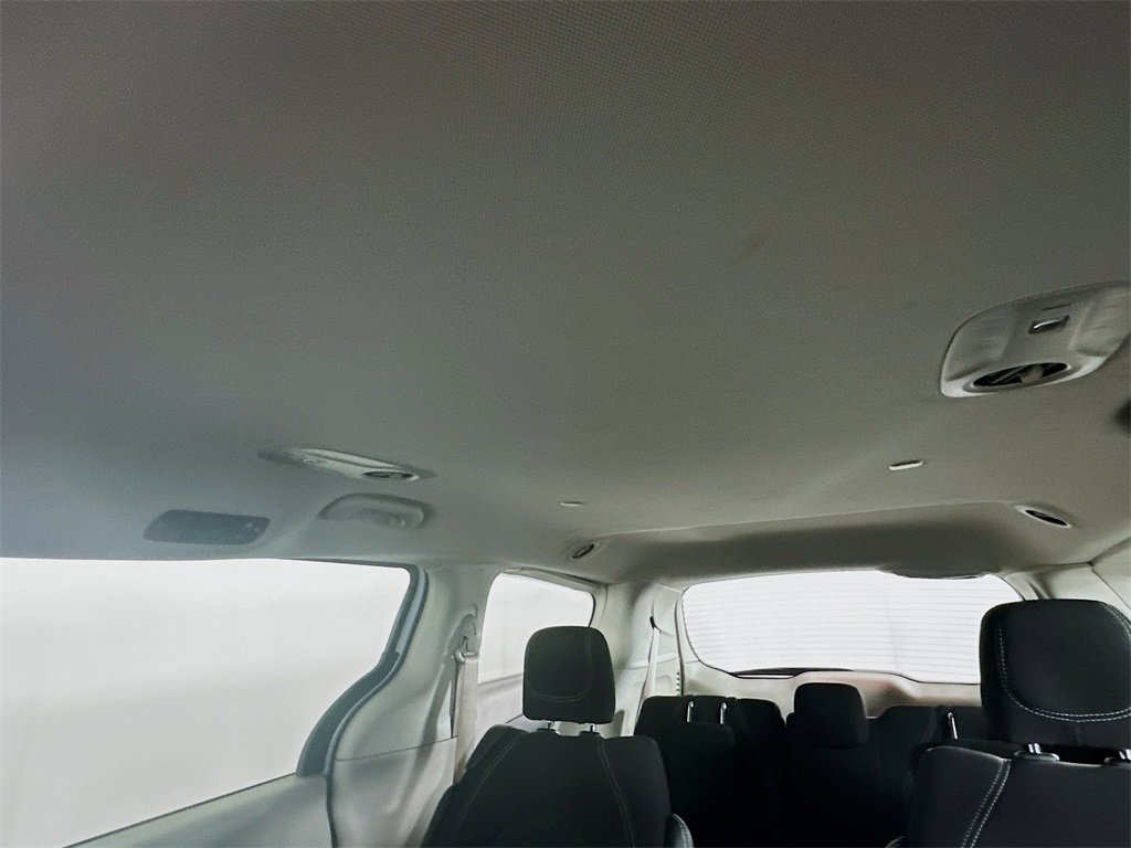 Used 2023 Chrysler Voyager LX image 21