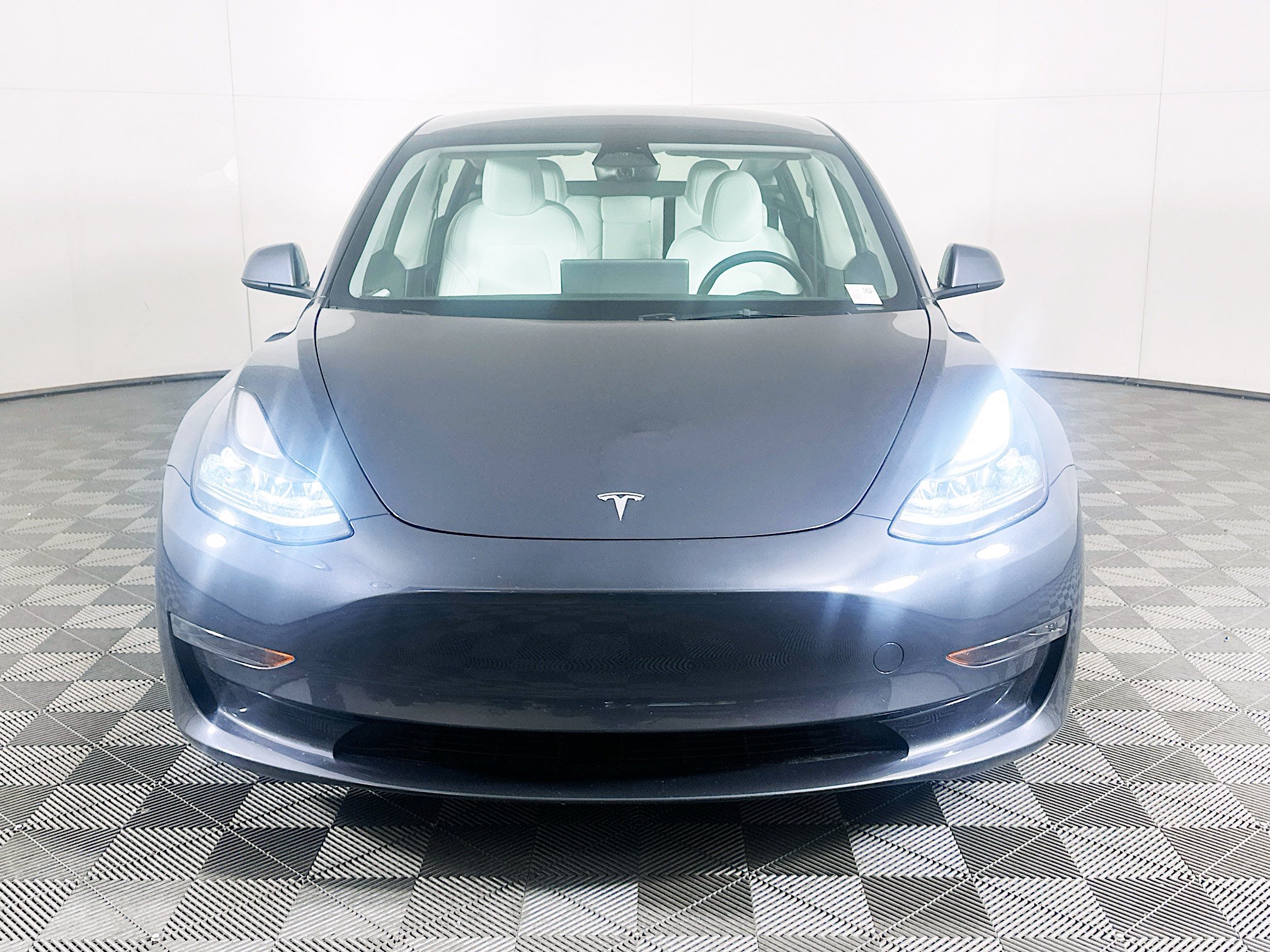 Used 2023 Tesla Model 3 Standard Range RWD image 2