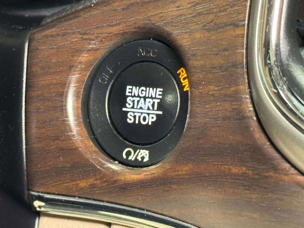 Used 2017 Jeep Grand Cherokee Limited image 13