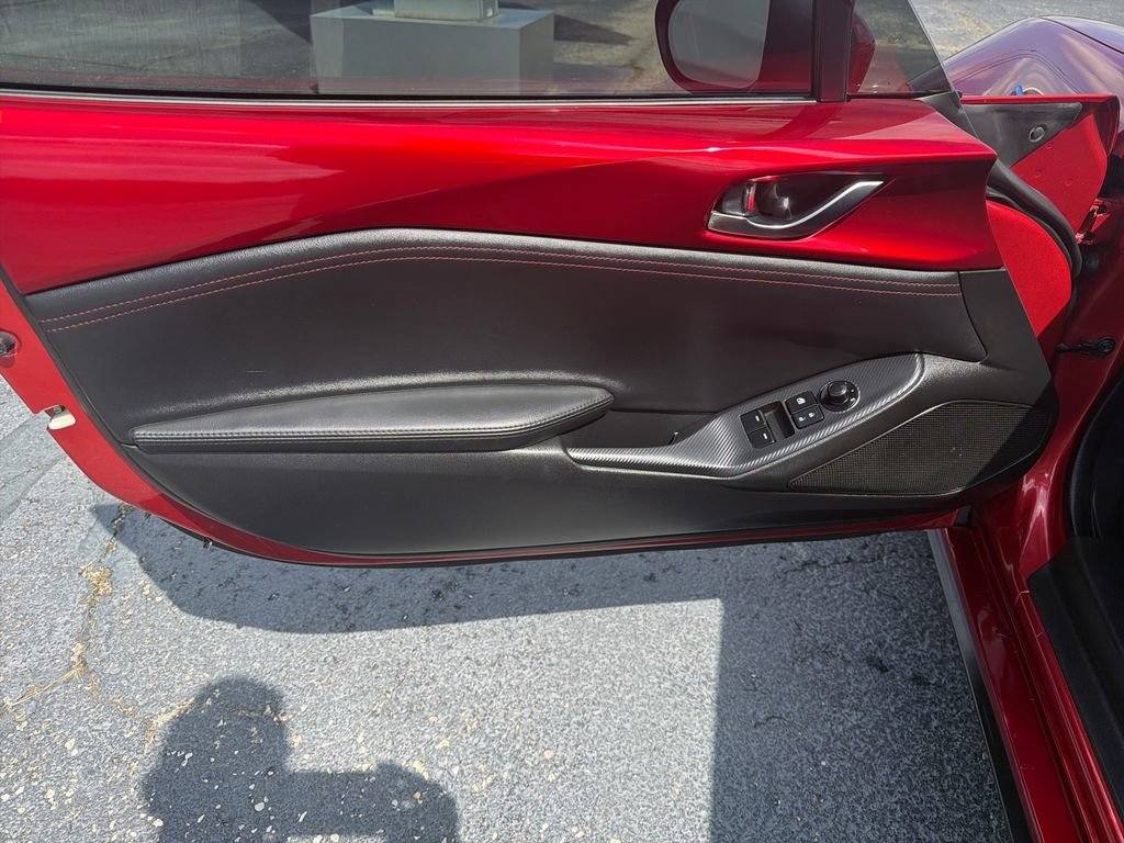 Used 2018 MAZDA MX-5 Miata RF Grand Touring RWD image 13
