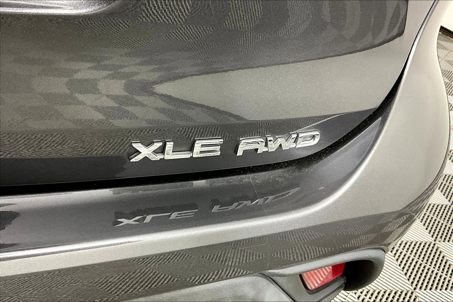 Used 2020 Toyota Highlander XLE image 24