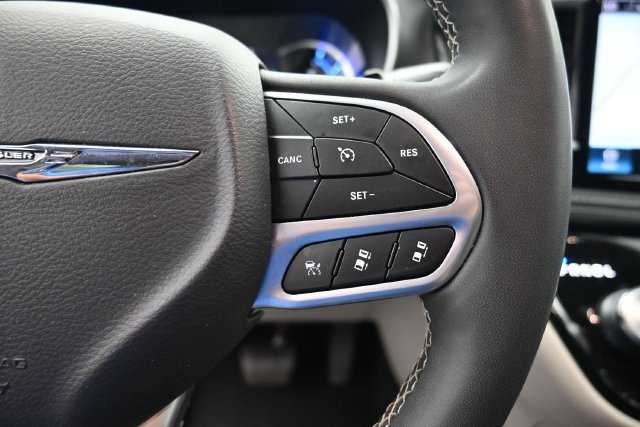 Used 2024 Chrysler Pacifica Limited FWD image 20