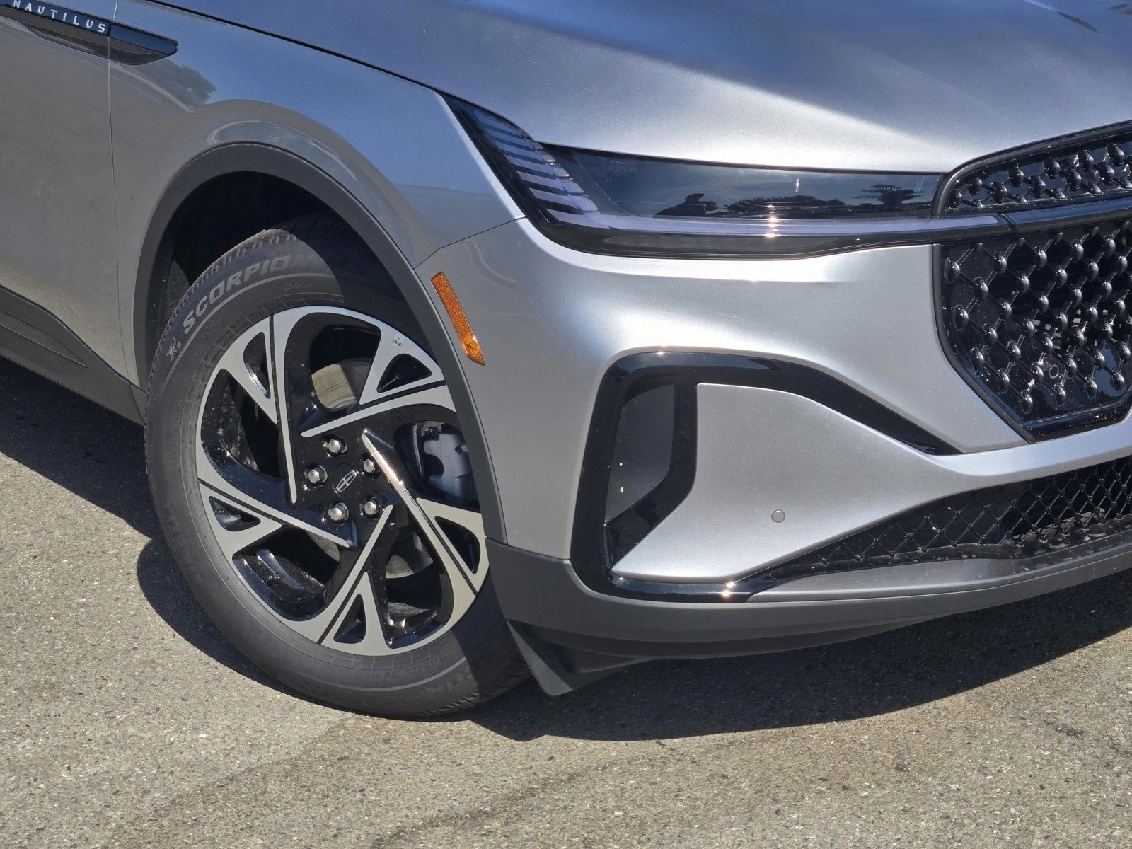 New 2025 Lincoln Nautilus Premier w/ Equipment Group 102A image 6