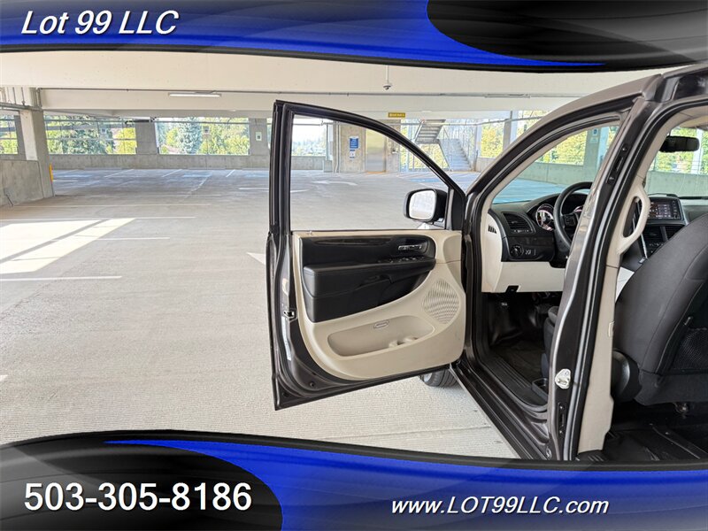 Used 2018 Dodge Grand Caravan SE w/ Power Convenience Group I FWD image 31