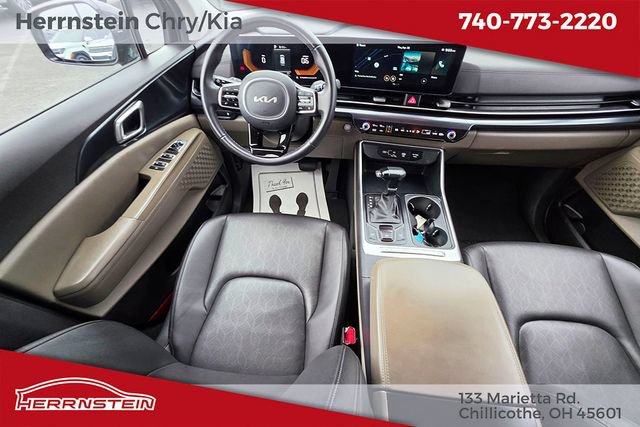Used 2025 Kia Carnival FWD image 12