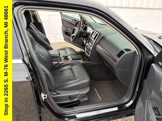 Used 2010 Chrysler 300 C RWD image 17