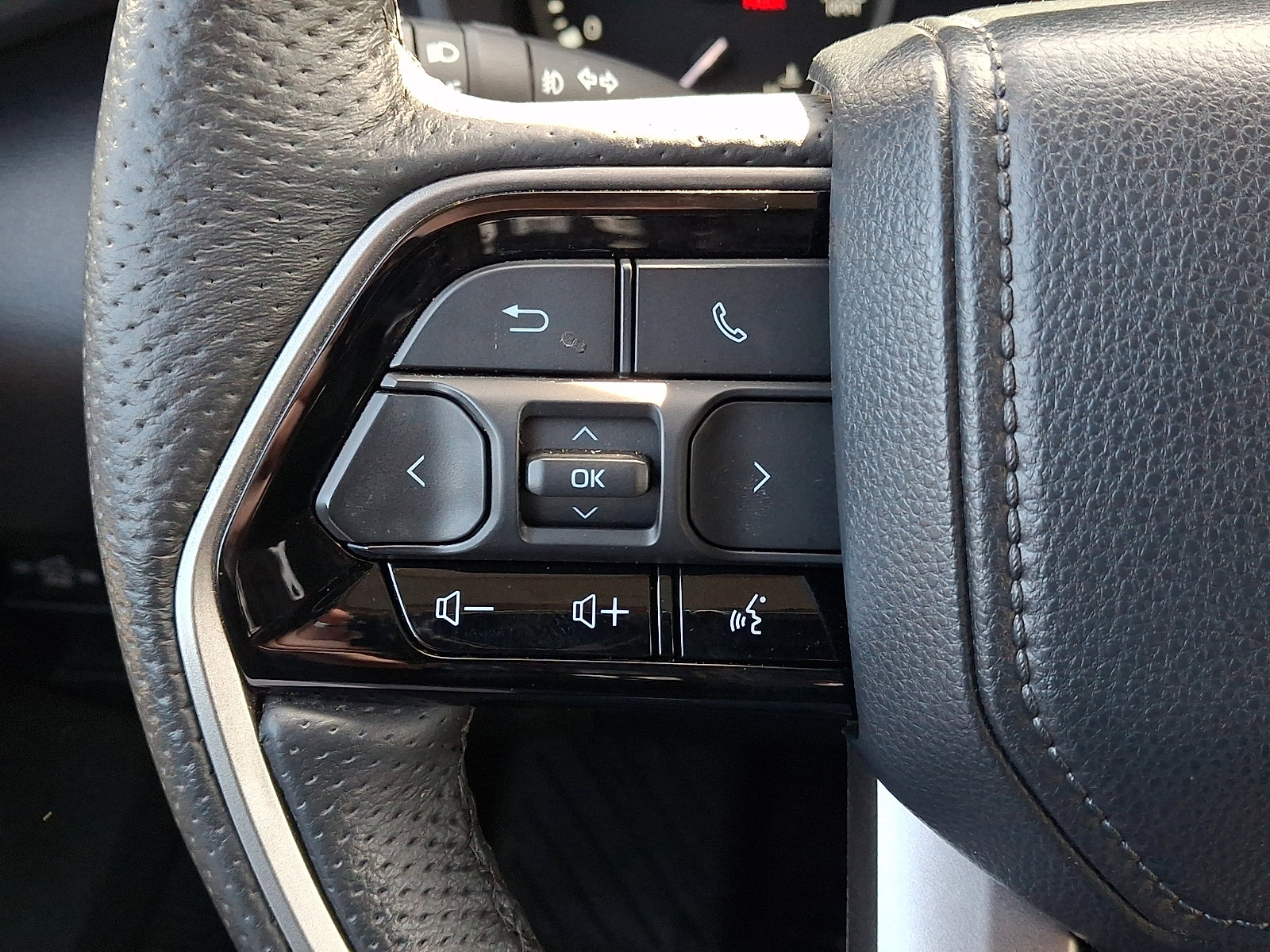 Used 2023 Toyota Tundra SR5 w/ SR5 Premium Package image 28