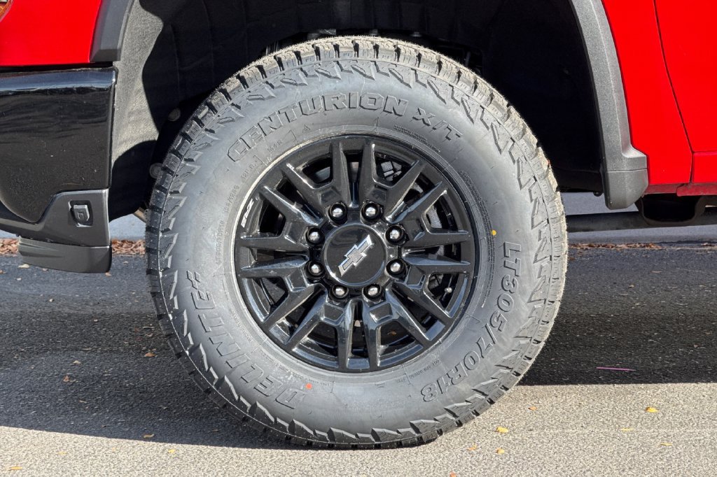Used 2025 Chevrolet Silverado 2500 ZR2 w/ Technology Package AWD/4WD image 30