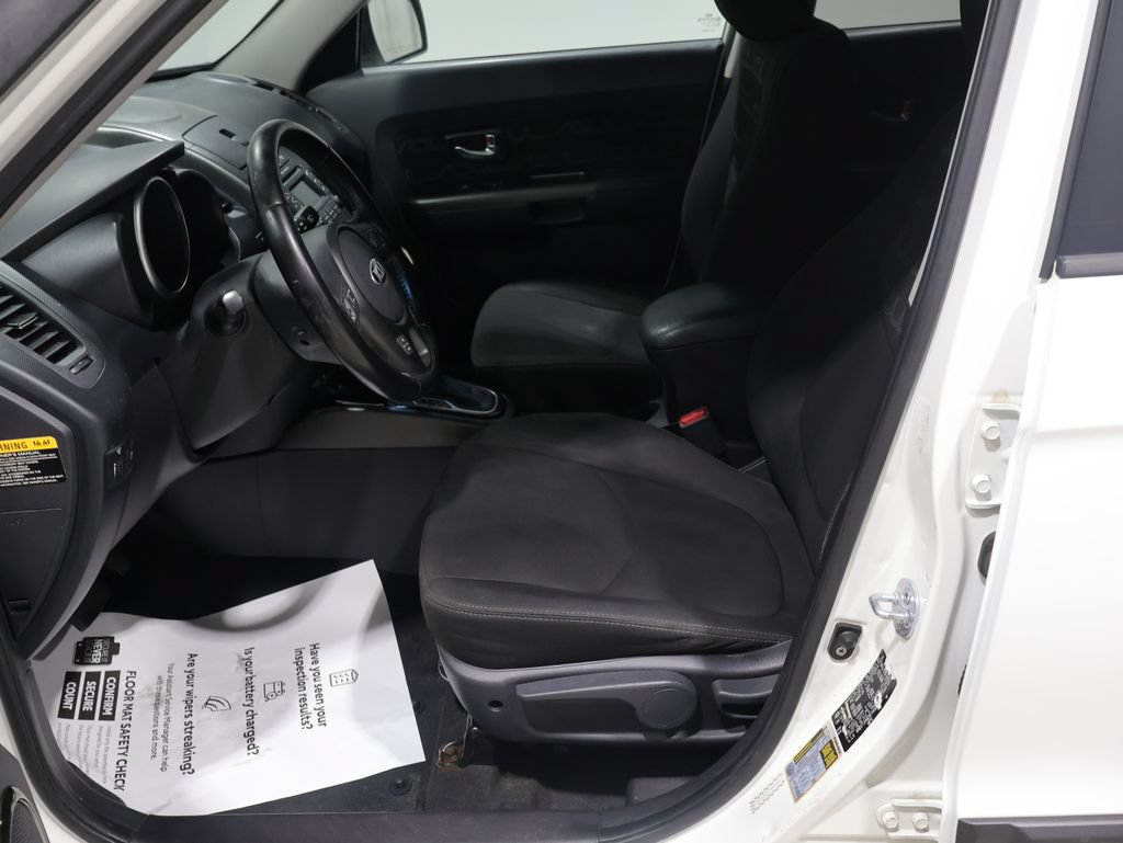 Used 2013 Kia Soul + FWD image 11
