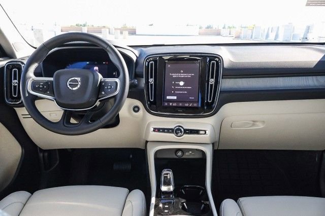 New 2026 Volvo XC40 B5 Ultra w/ Climate Package AWD/4WD image 13